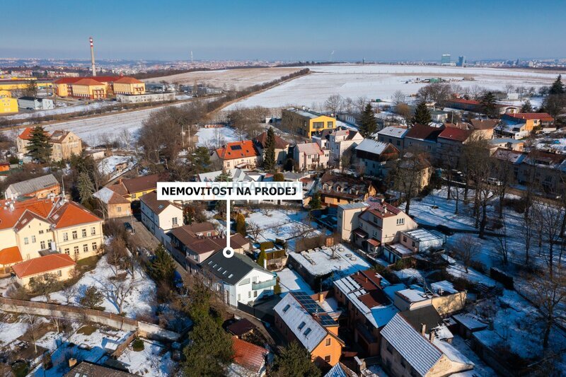 Novostavba rodinného domu o 2 bytových jednotkách na ulici Branišovská, České Budějovice
